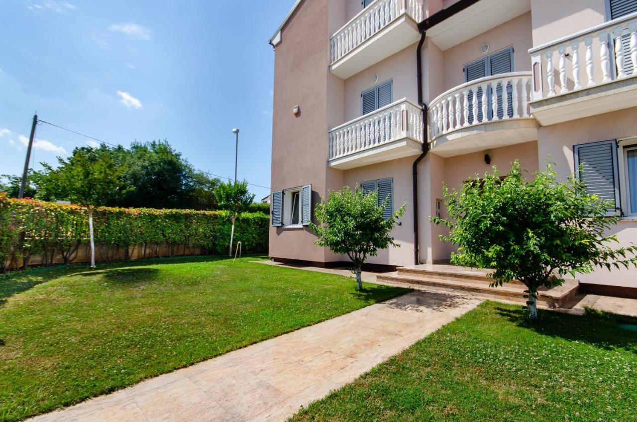 Villa Juliana โรวีน ภายนอก รูปภาพ