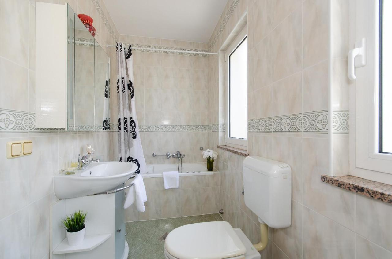 Villa Juliana โรวีน ภายนอก รูปภาพ